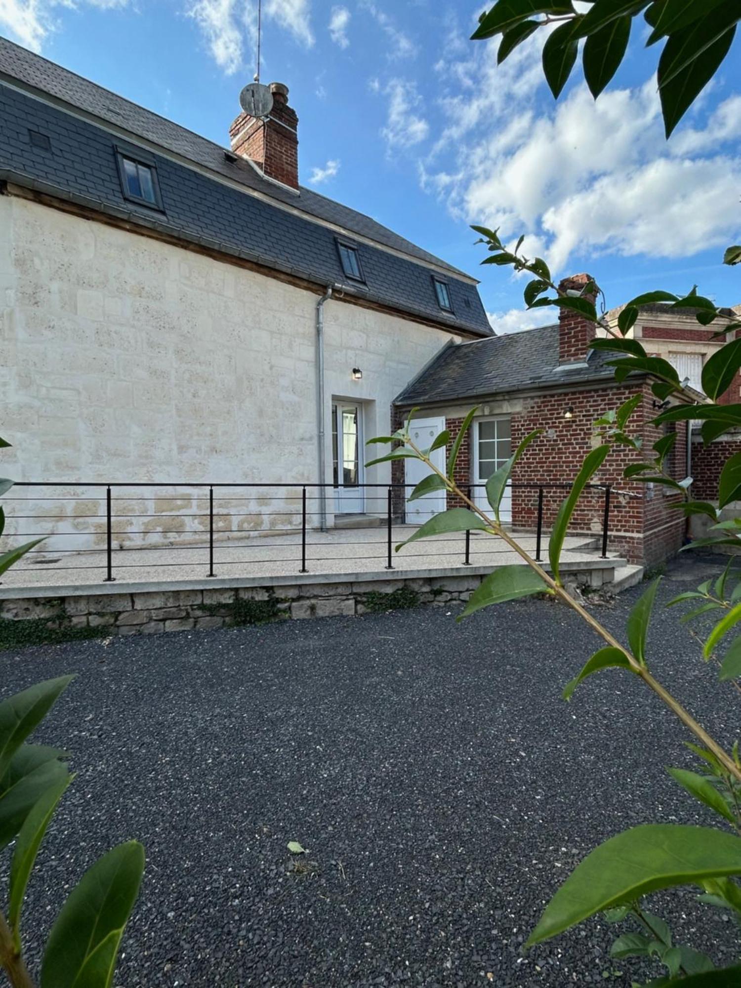 Maison 2 Chambres Avec Parking Et Jardin Noyon Zewnętrze zdjęcie